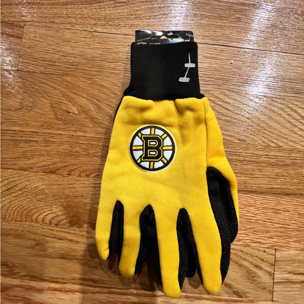 Brand new with tags BRUINS gloves